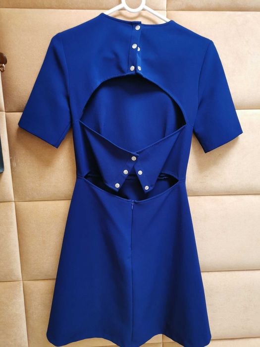 Granatowa sukienka wycięta na plecach, Zara, rozmiar 36