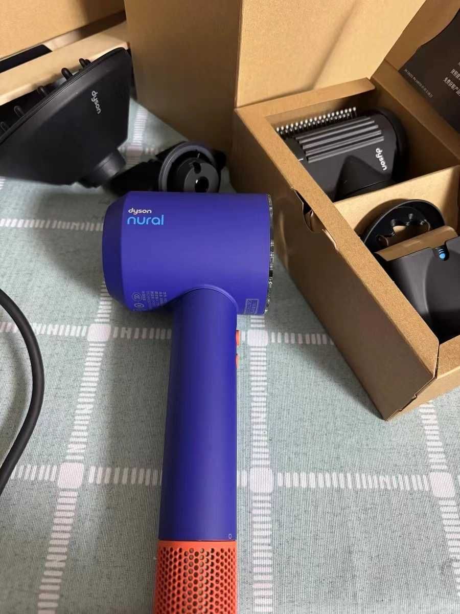 Używany, nieotwarty, nowy model Dyson hd16