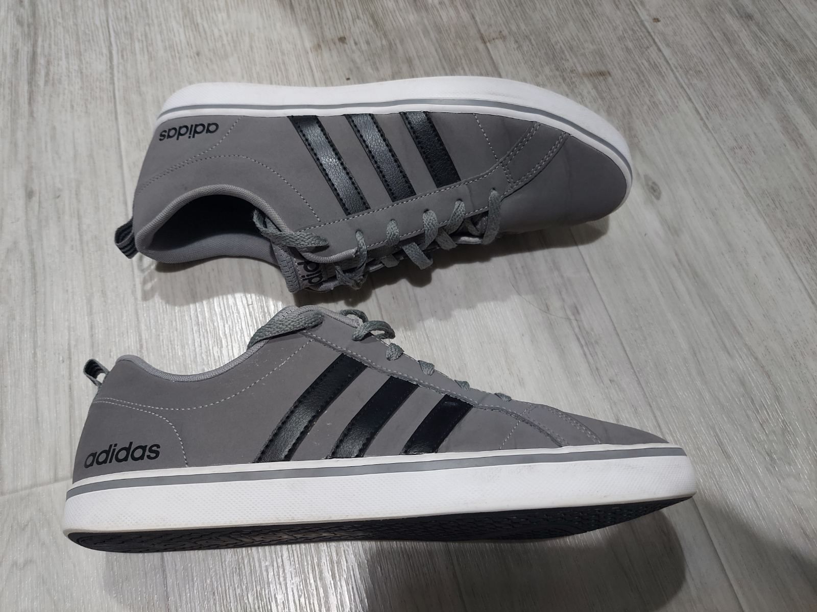 Kроссовки 42 размер. Adidas оригинал.