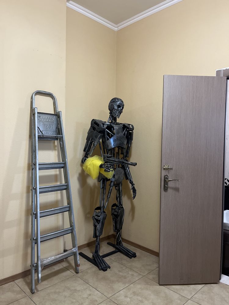 термінатор з металу
