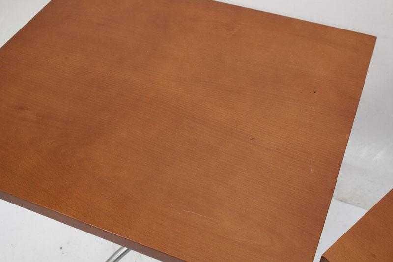 Par de mesas em cerejeira