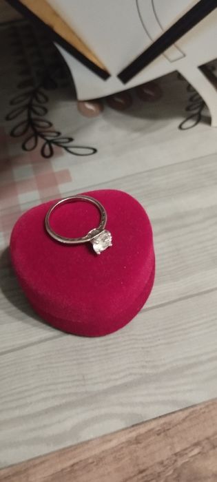 Срібне колечко з камнем