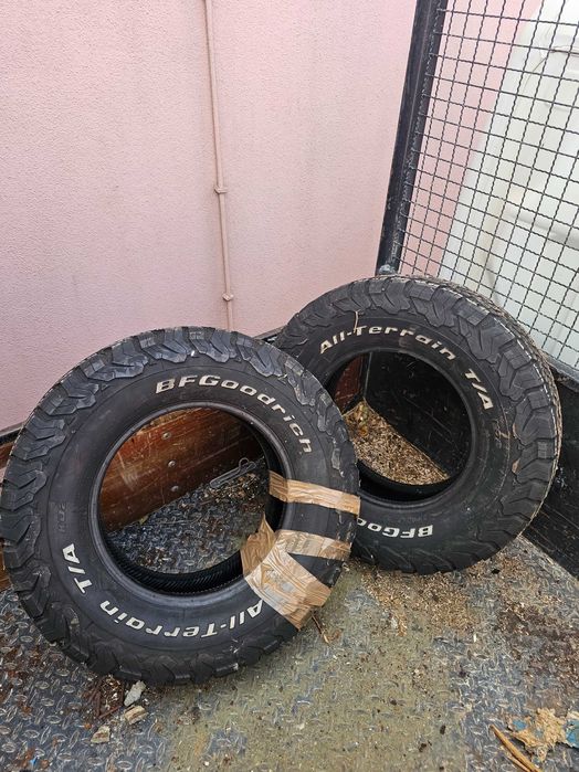 Pneus BFGoodrich all terrain T 245-75-R16 T/A KO2