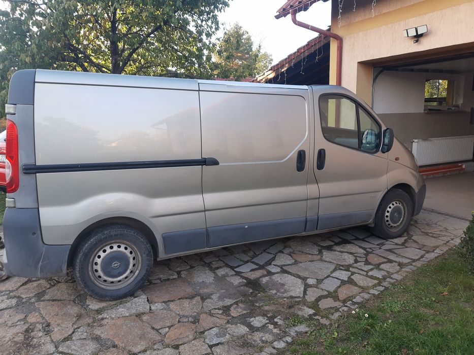 Opel Vivaro long 2.5 cdti pół automat 2006 r.