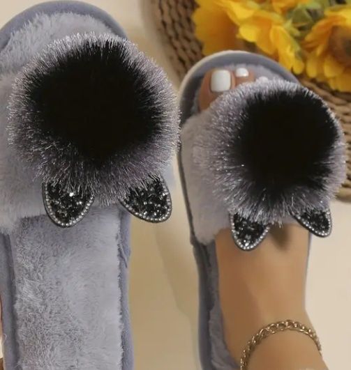 Domowe kapcie szaro-czarne, rozm. 37 (pompon z uszkami)