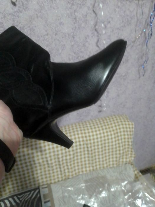 Продам жіночі чобітки 37 р