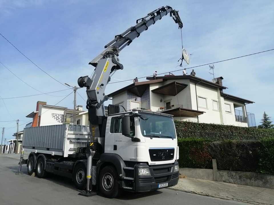 Serviços Aluguer camião grua elevação até 36ml e porta contentor 20"