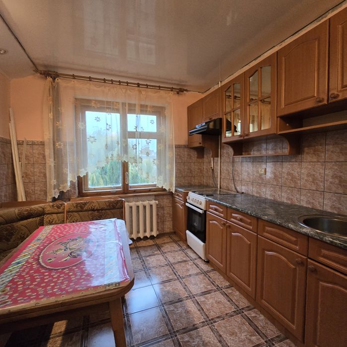 ДОБРОТНА 3 кімнатна квартира біля торгового центру