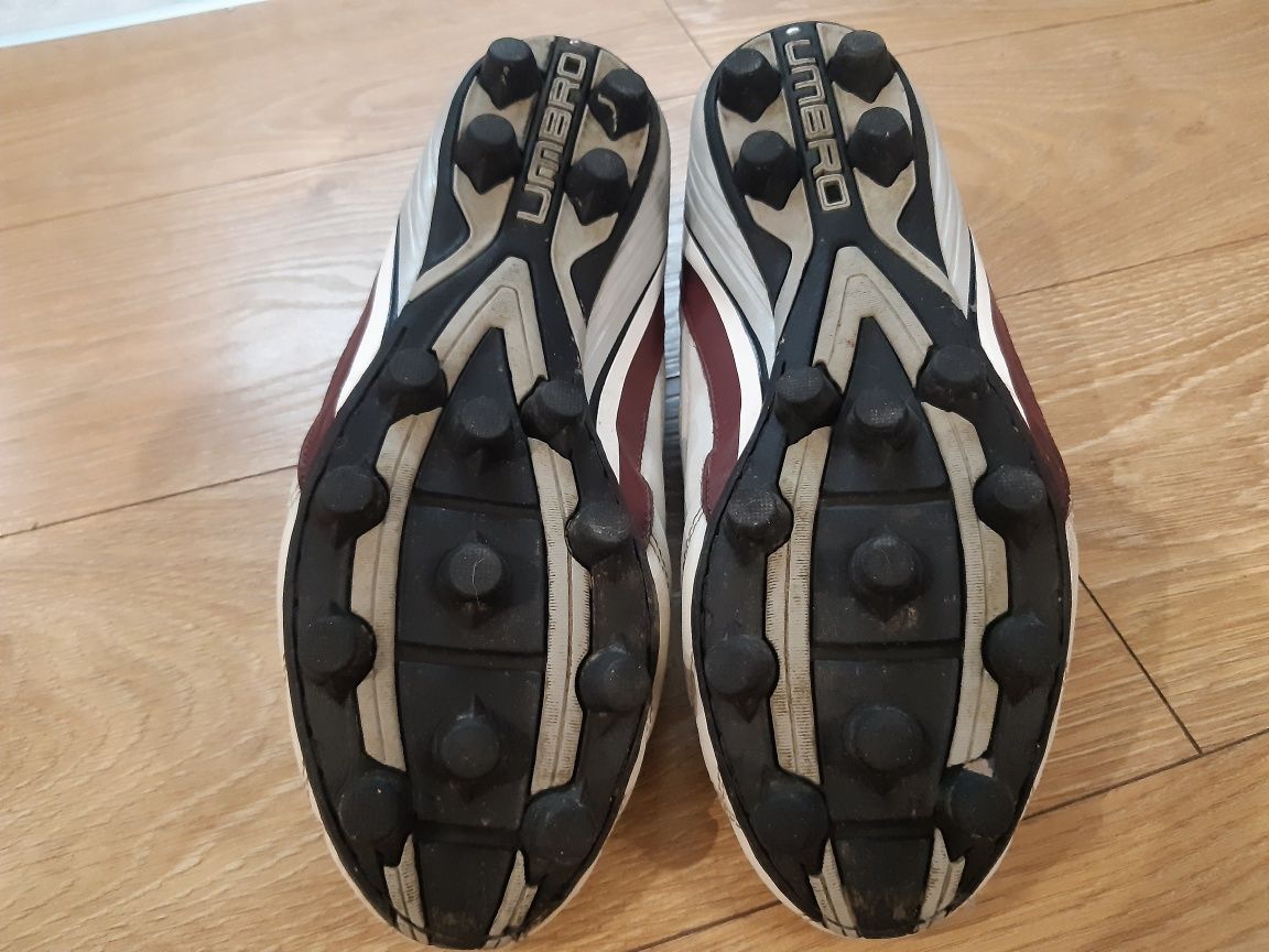 Buty piłkarskie/korki umbro, rozmiar 46,