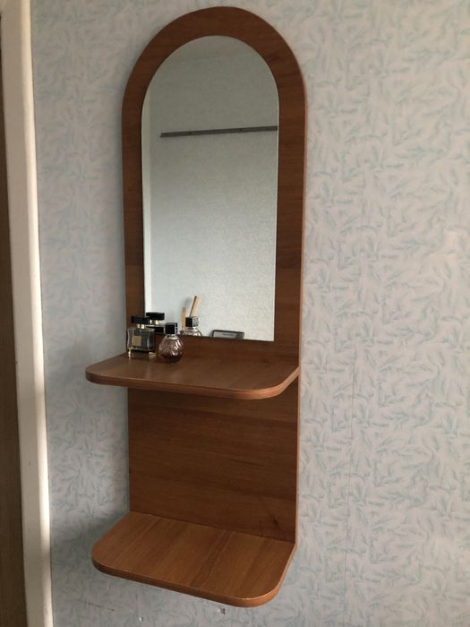 Шафа з дзеркалом для вітальні