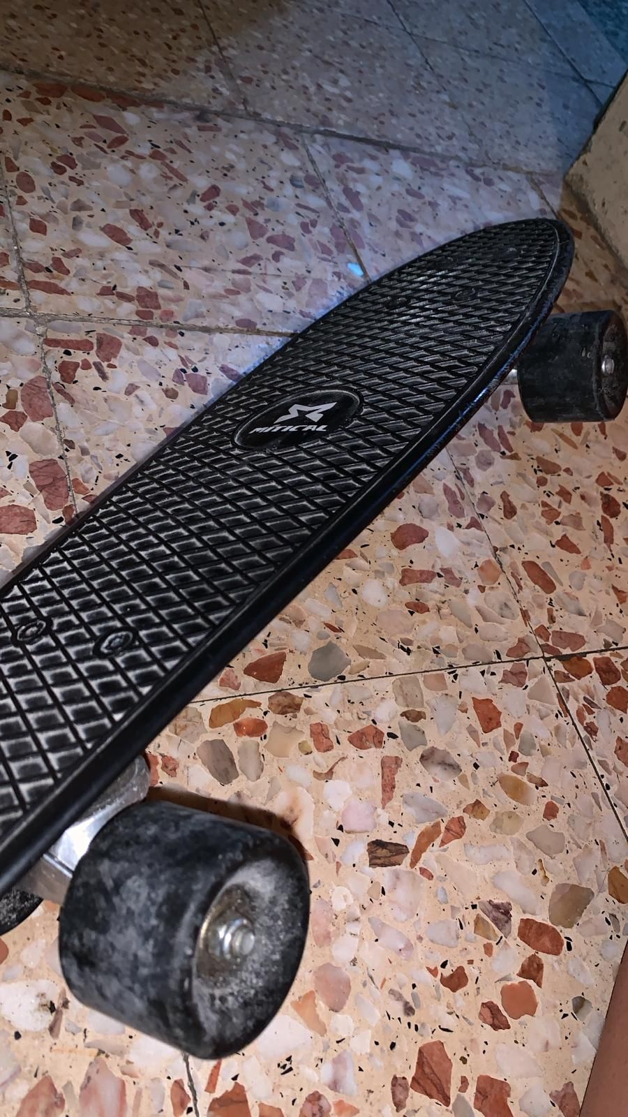 Skate pequeno , preto , Mítical ( marca )