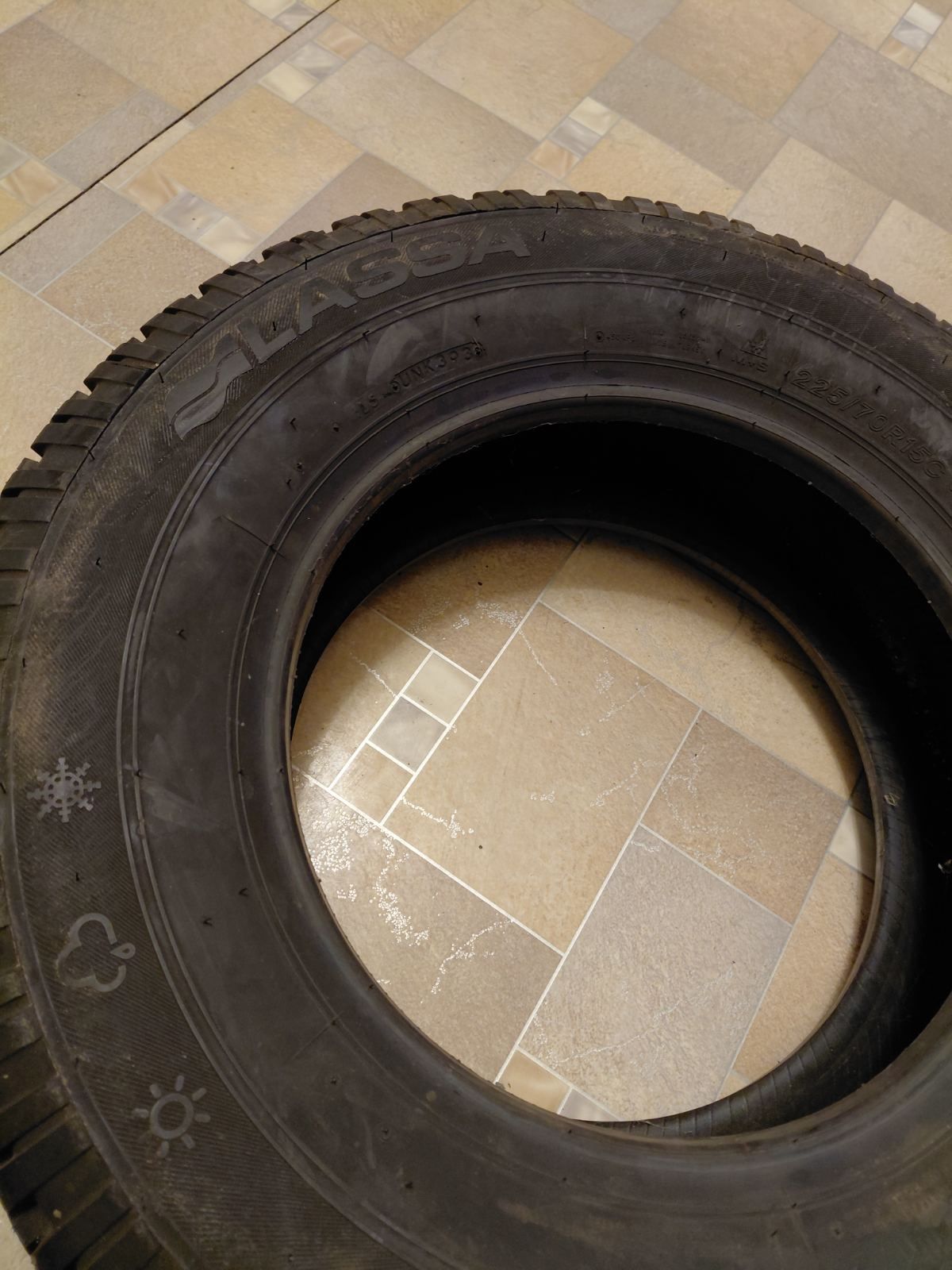 Продам LASSA MULTIWAYS 225/70 R15C