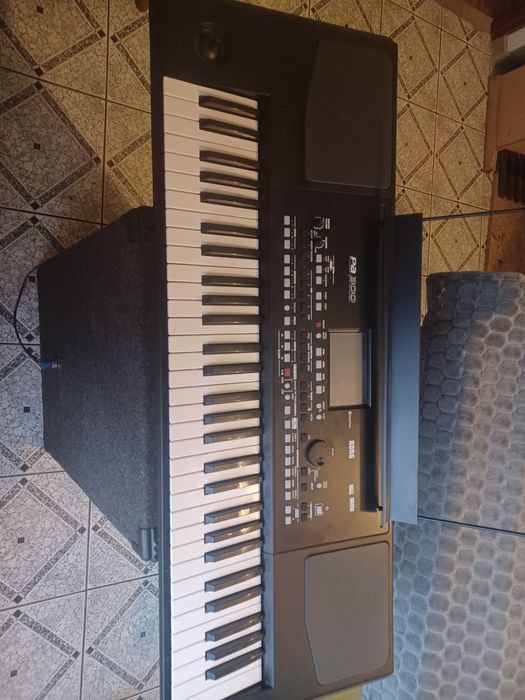 Sprzedam  sentyxator Korg Pa300