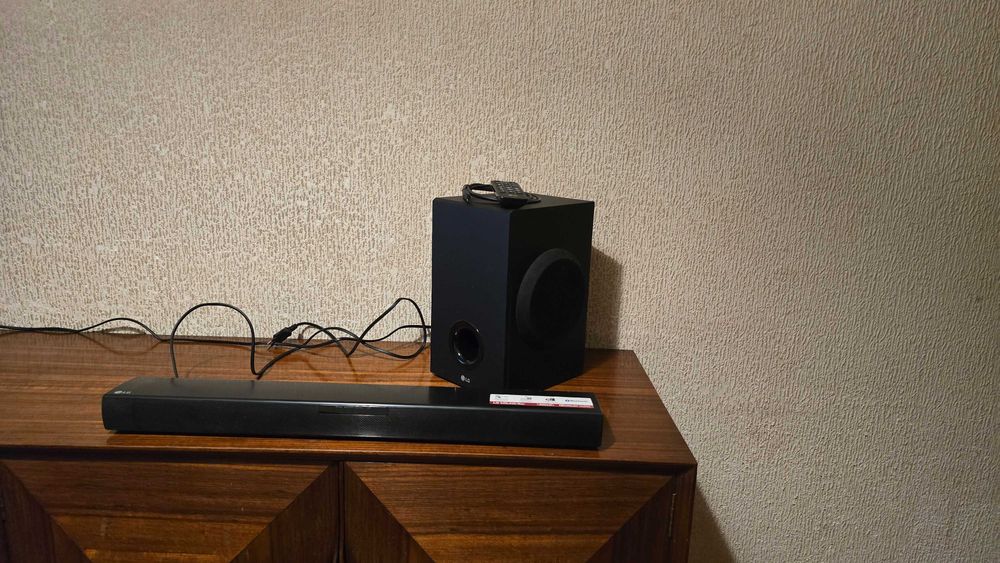 Soundbar LG SJ2 (2.1 - 160 W - Subwoofer Sem Fios)