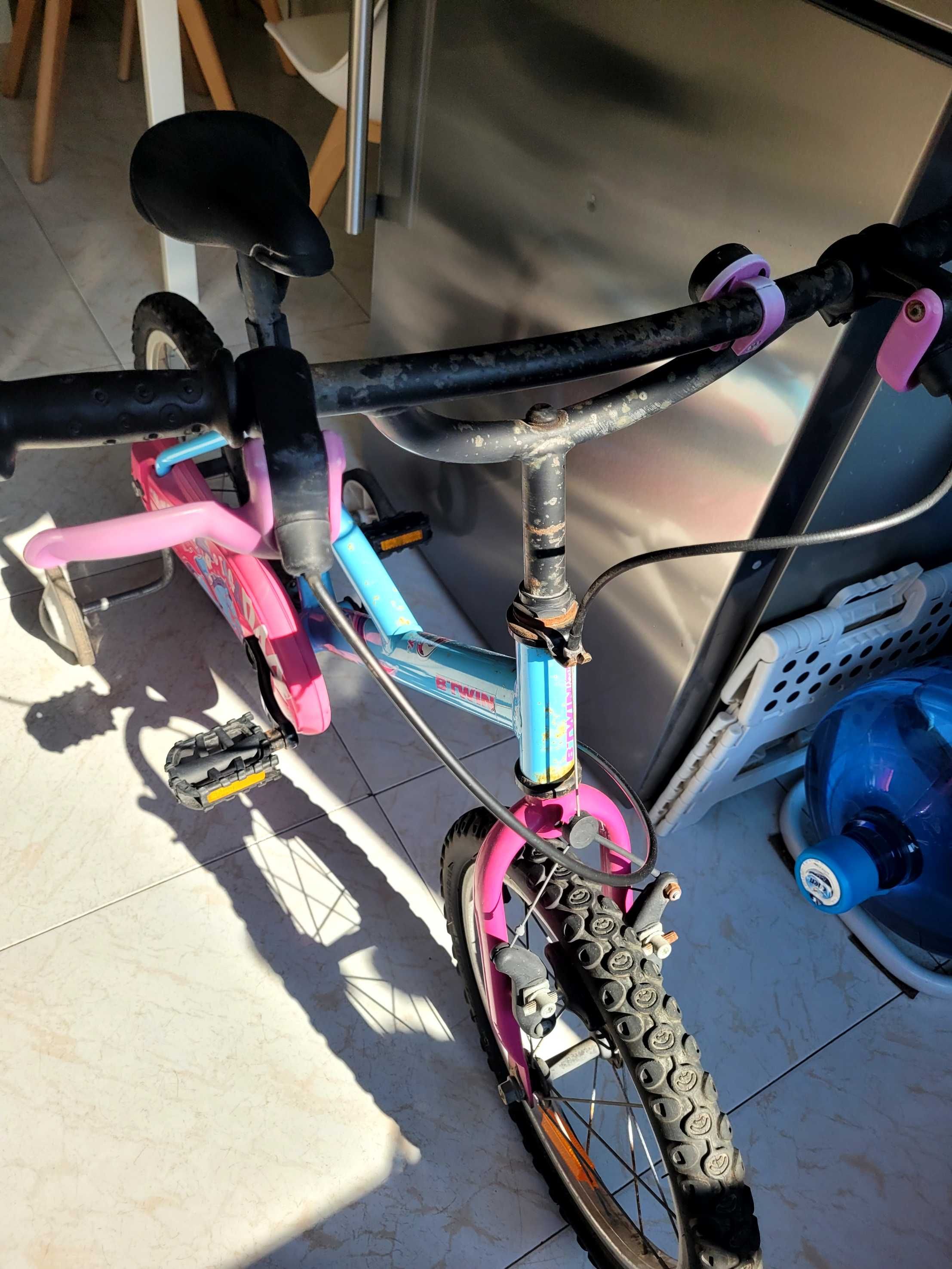 Bicicleta de criança com rodinhas