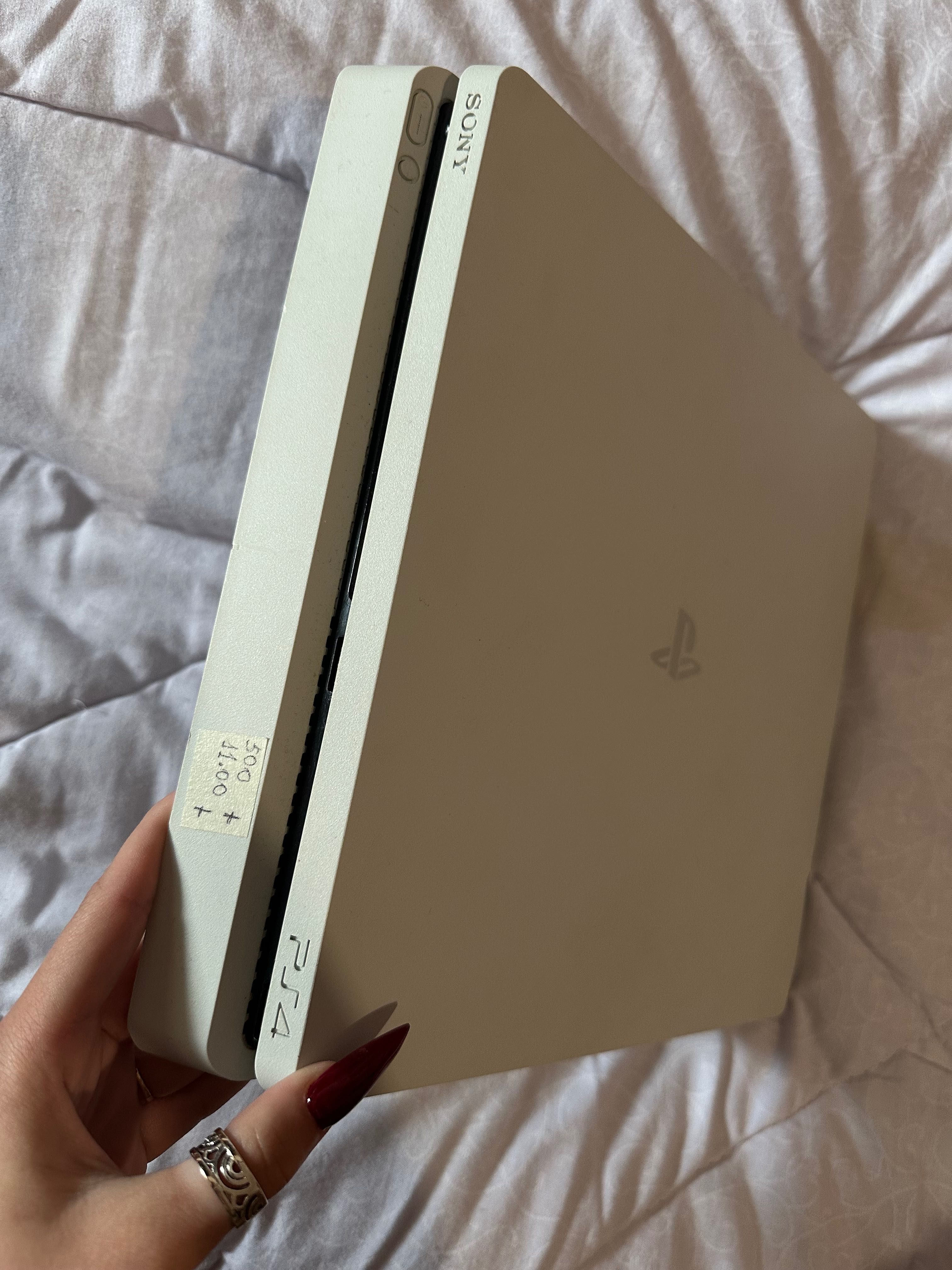 продам Плейстейшен 4, состояние новое