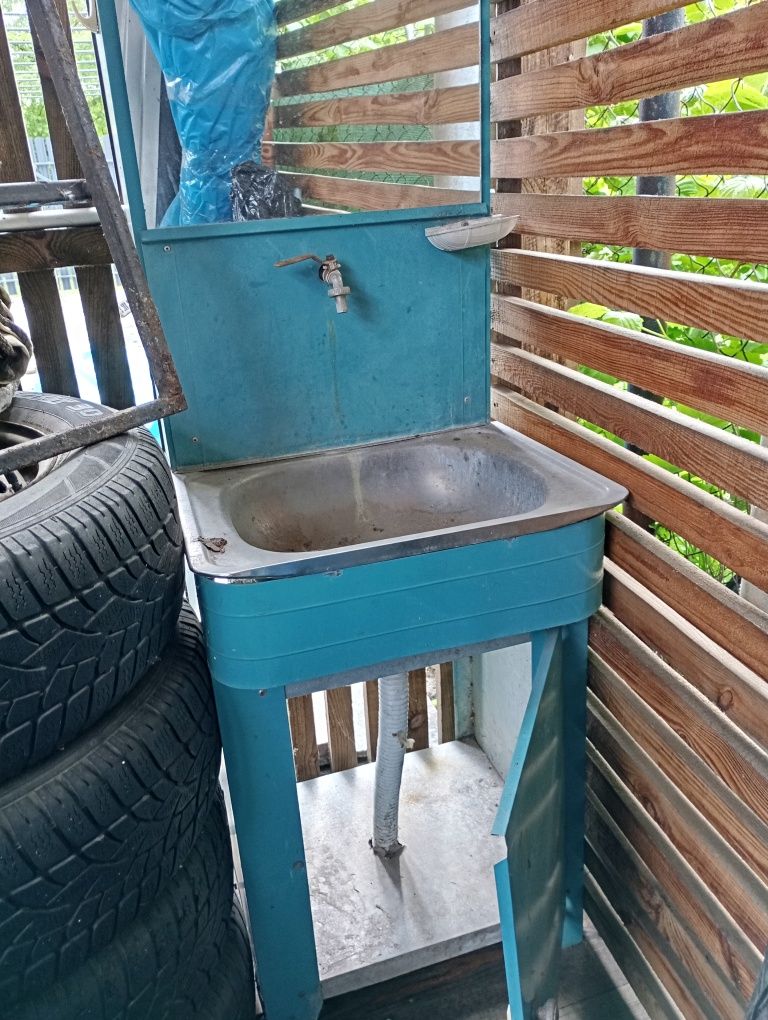Уличный умывальник