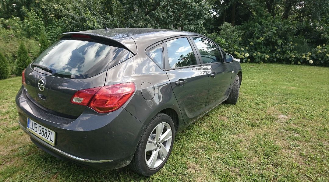 Opel Astra J 2013 r. 1.4 generacja 4