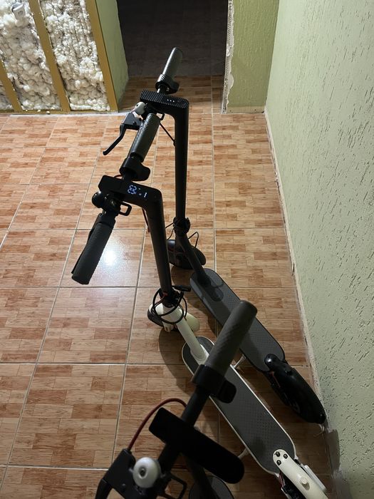 Срочно Xiaomi Mi M365 Electric Scooters