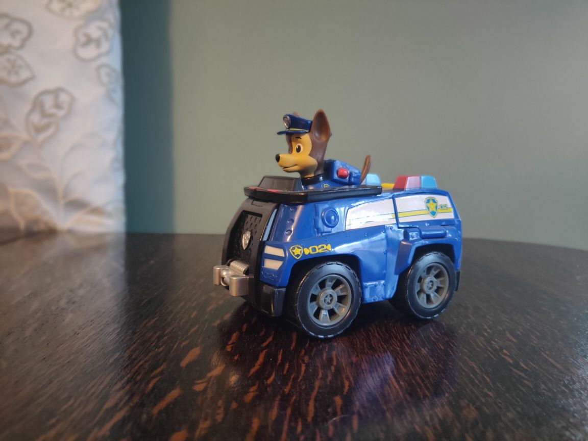 Psi Patrol, Chase i jego samochód