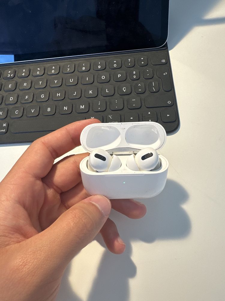 AirPods Pro com defeito