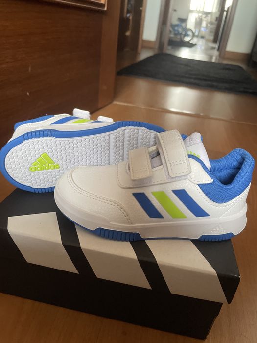 Sapatilhas de crianca