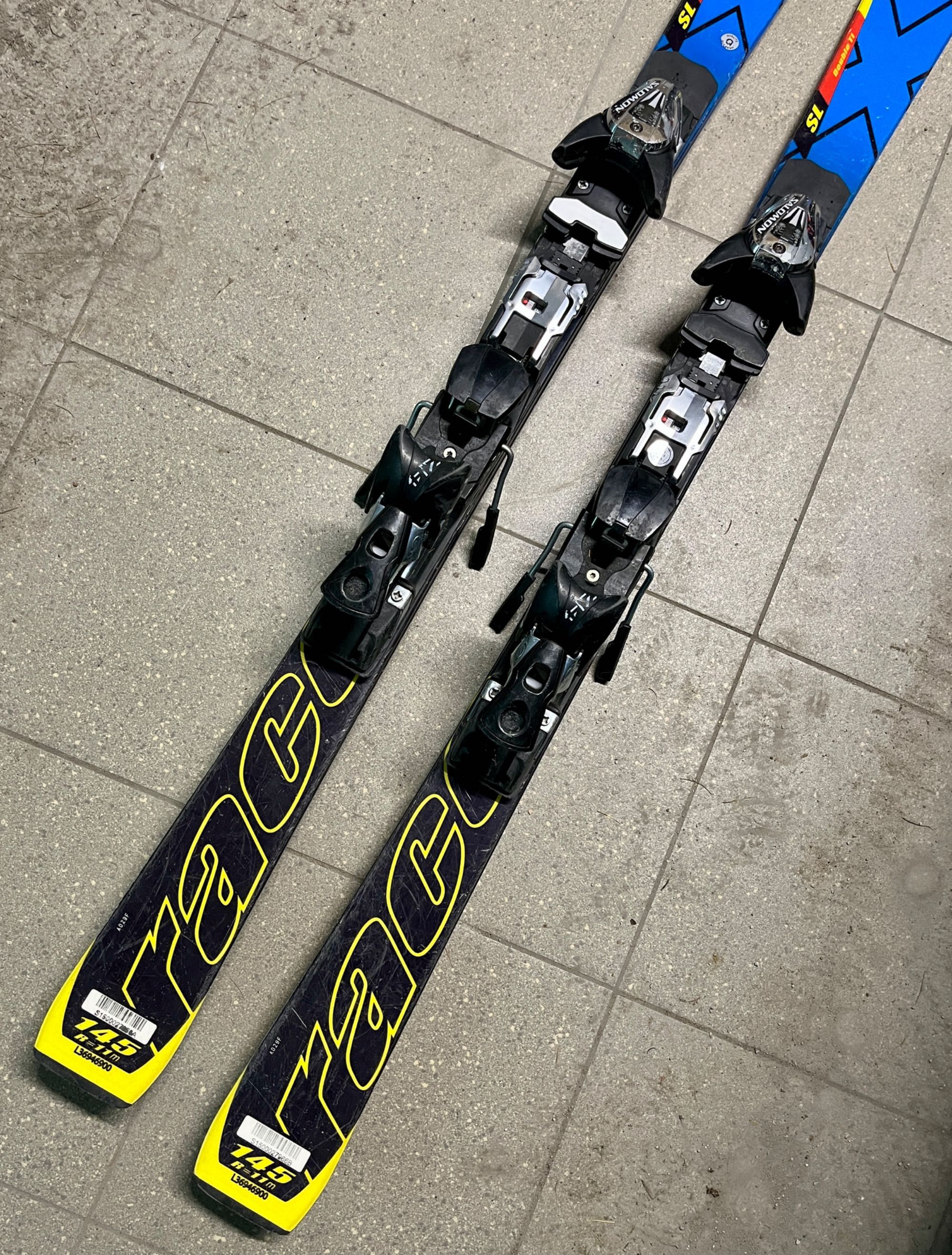 slalomowe twarde Narty Salomon X-RACE SL 145 cm + wiazania - TANIO