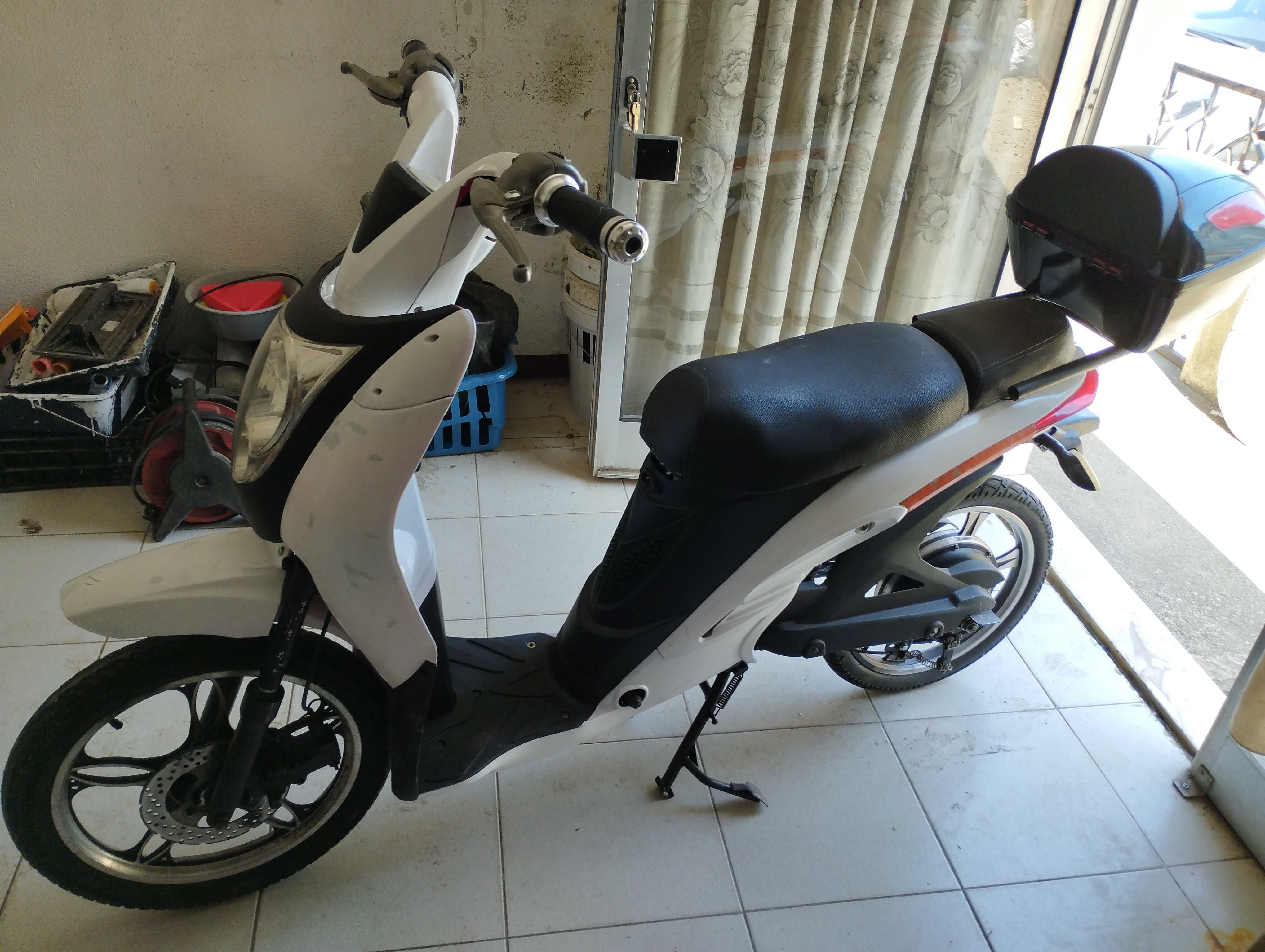 Scooter sem carta 100% elétrica
