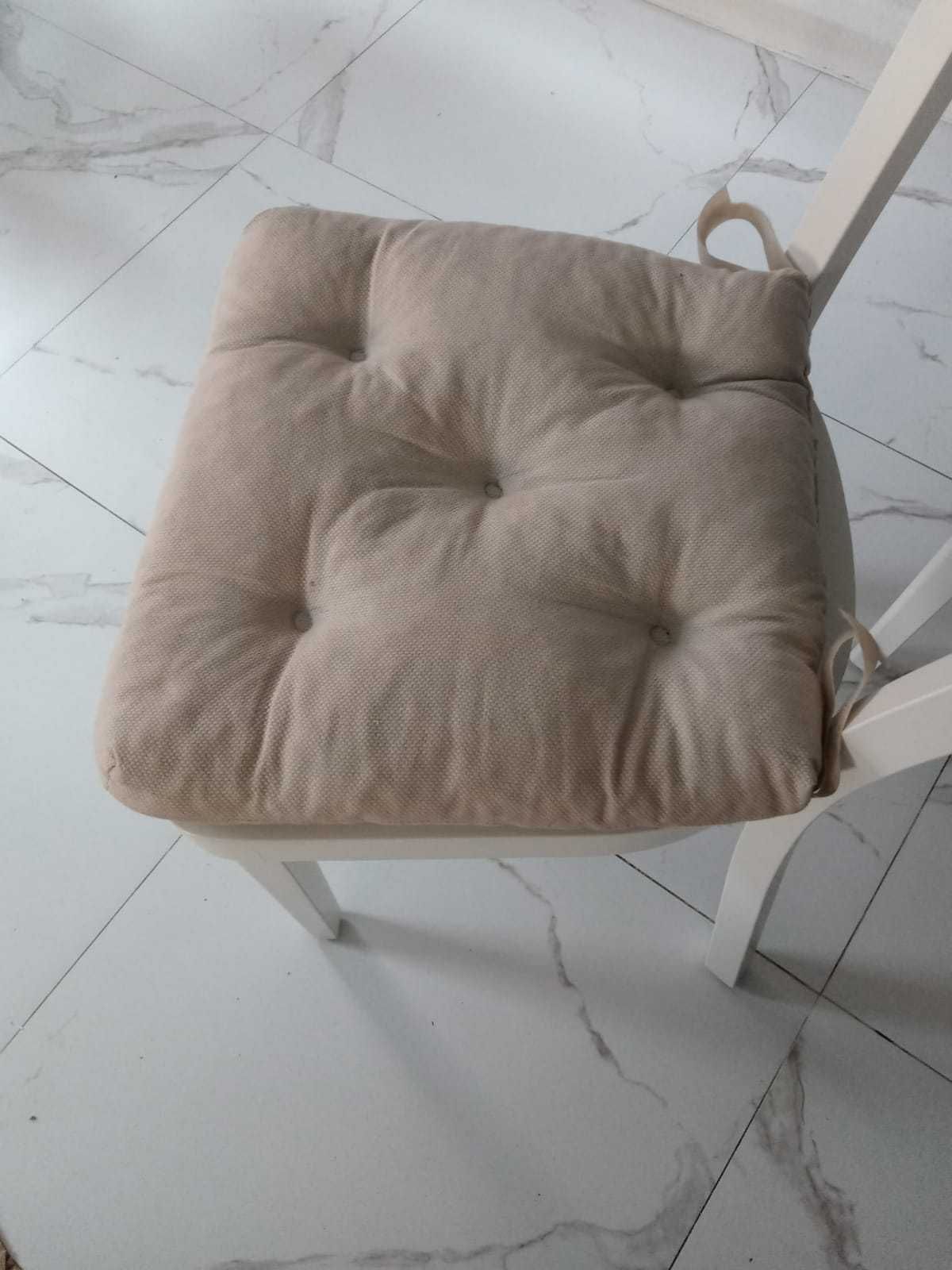Krzesła lite drewniane białe