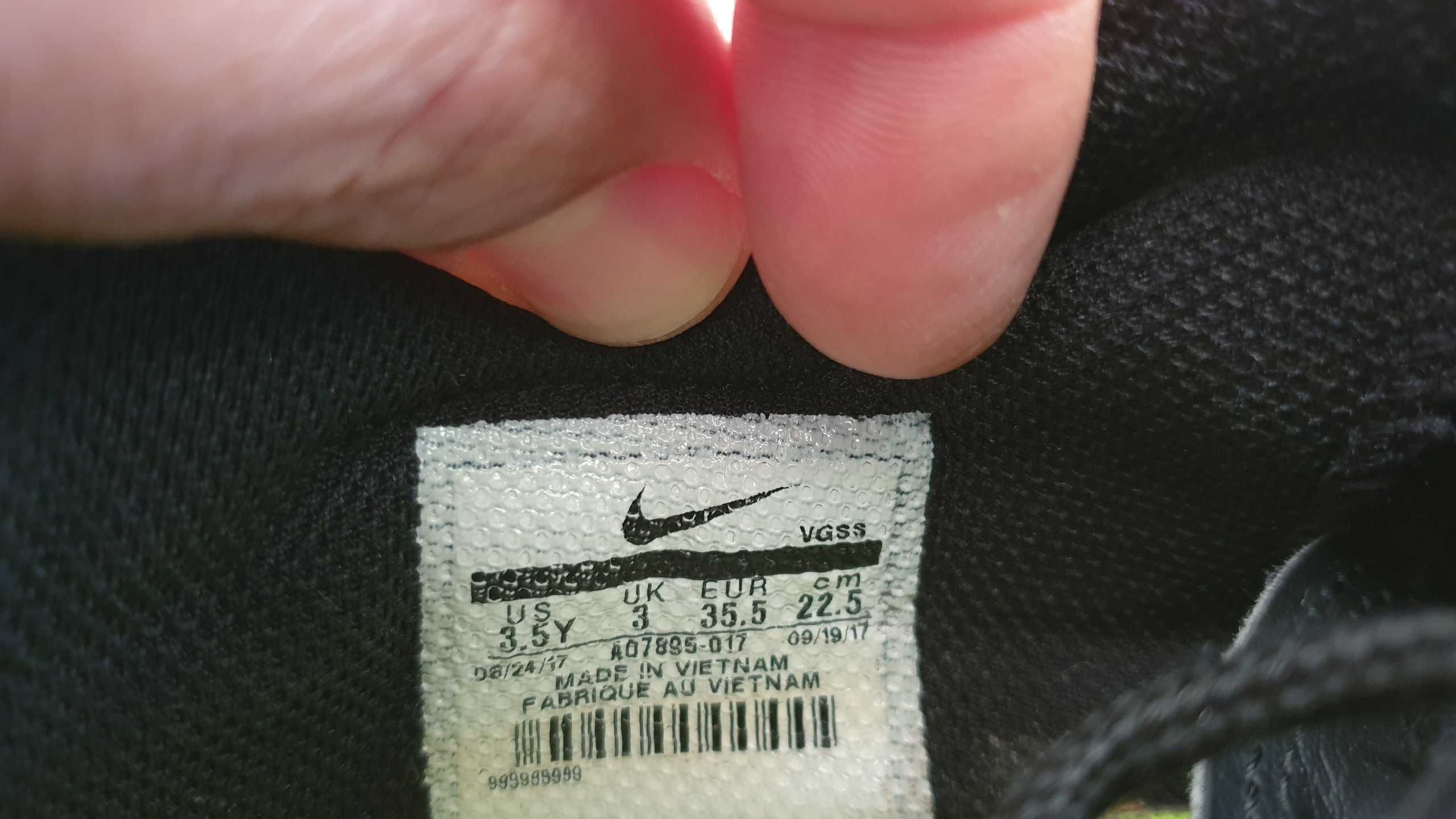 Nike 35,5, em bom estado, futsal, futebol salão