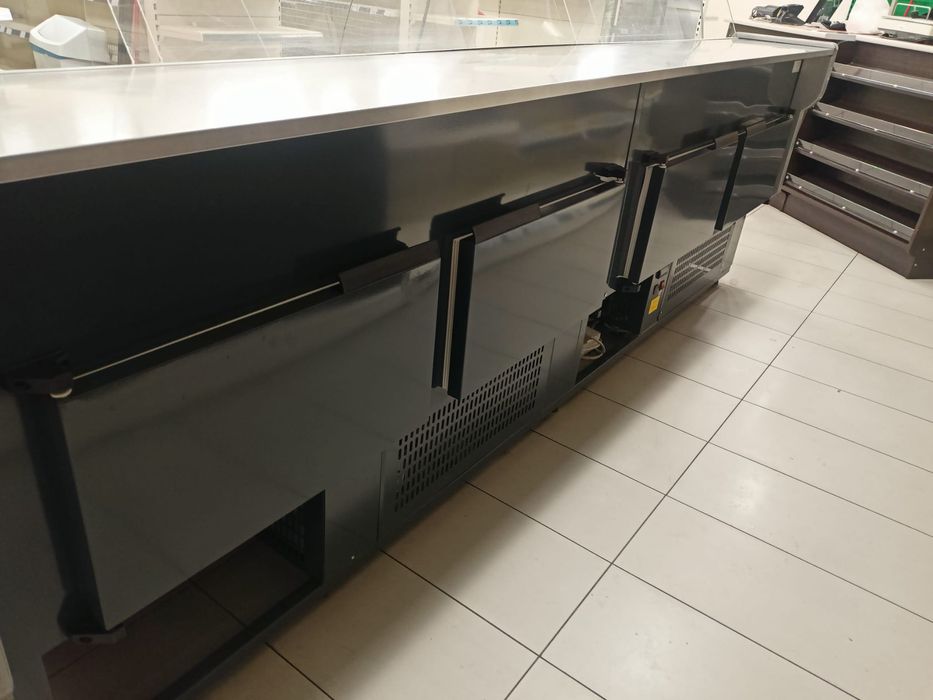 Lada | witryna chłodnicza przemysłowa