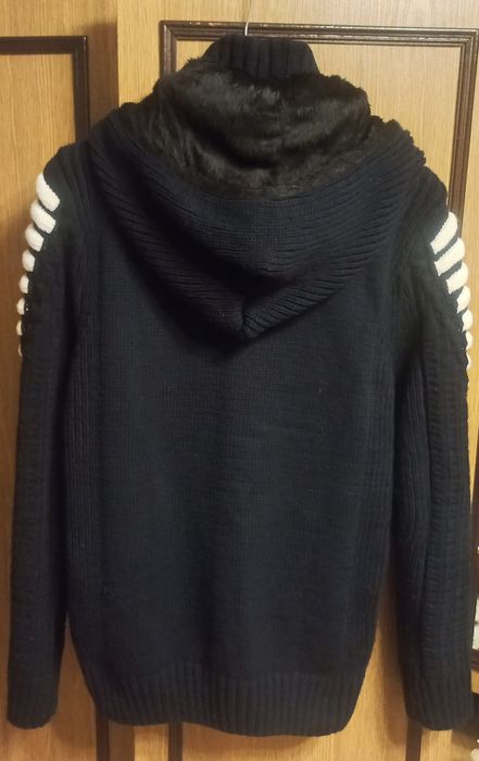 Sweter męski z kapturem — 70% akryl, 30% wełna,, ciepły