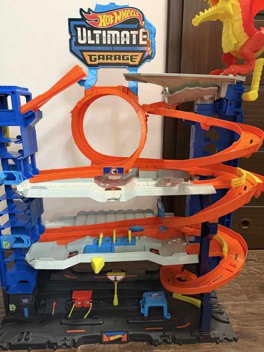 Garaż i zjeżdżalnia Hot Weels
