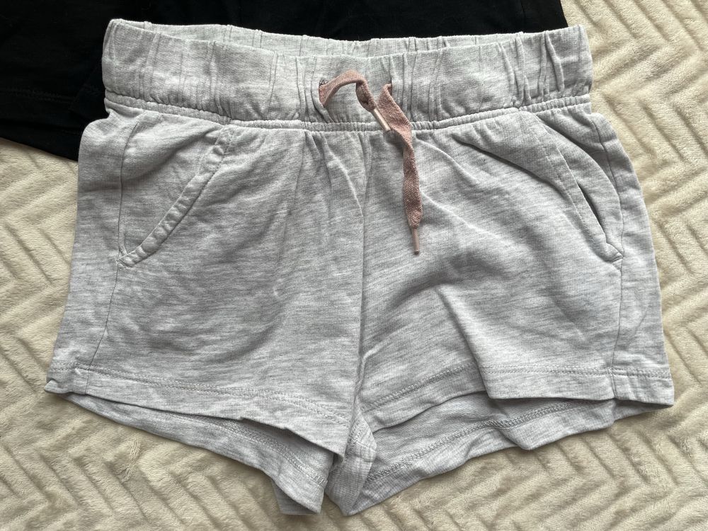 Krótkie spodenki 2szt H&M 134