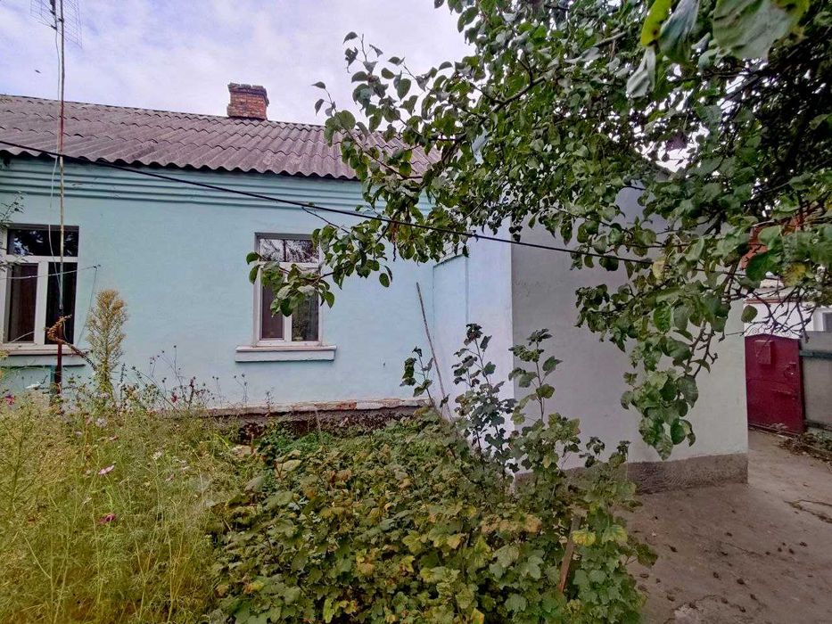 Продам частину будинку в гарному стані, з гаражем. (SP)