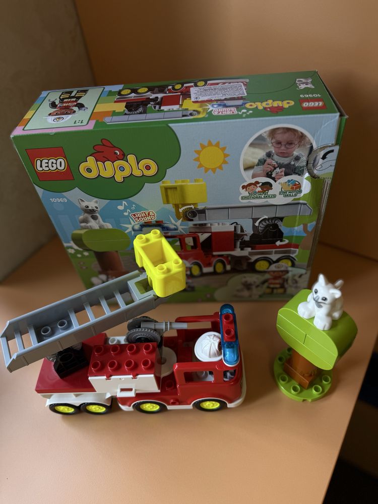 Конструктор LEGO DUPLO Rescue Пожежна машина 21 деталь