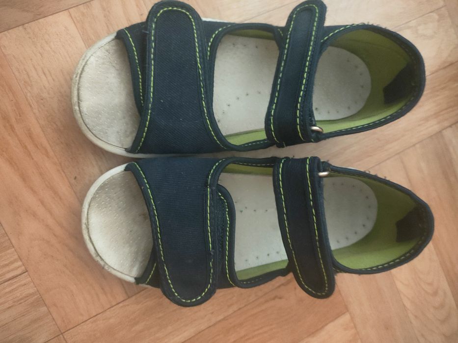 Buty kapcie chłopięce