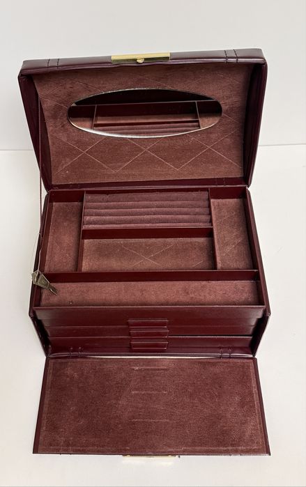 Kuferek na biżuterię