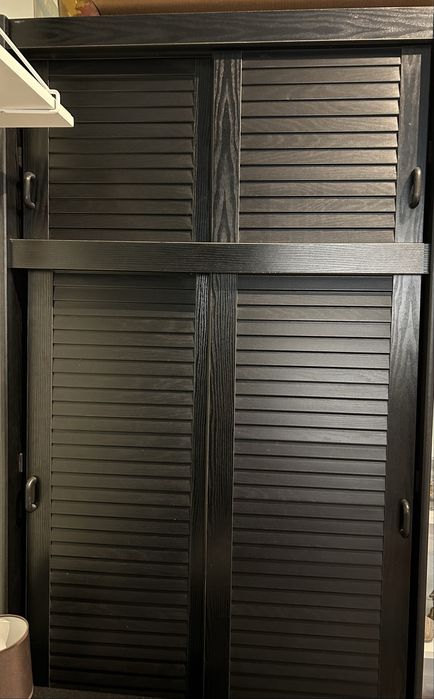 Szafa z przesuwanymi drzwiami