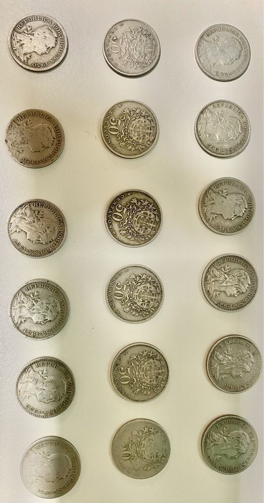 Moedas de 50 centavos e 1 escudo desde 1928 a 1968