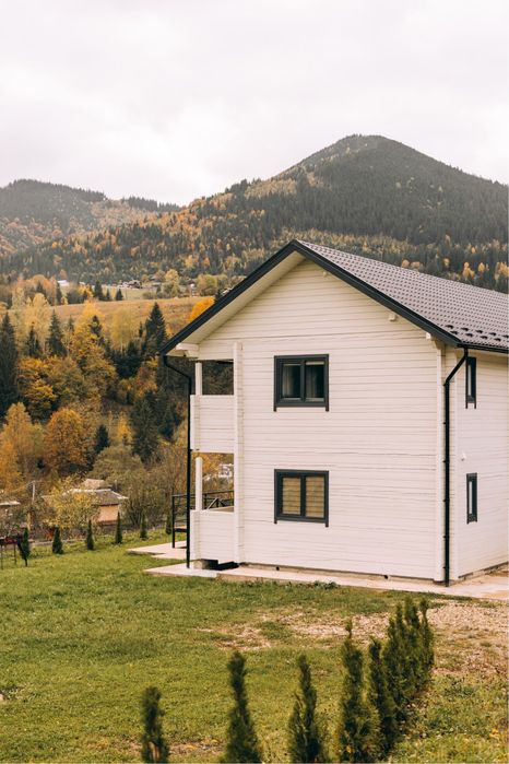 Будинок у Карпатах . Оренда.Тераса з видом на гори.Верховина