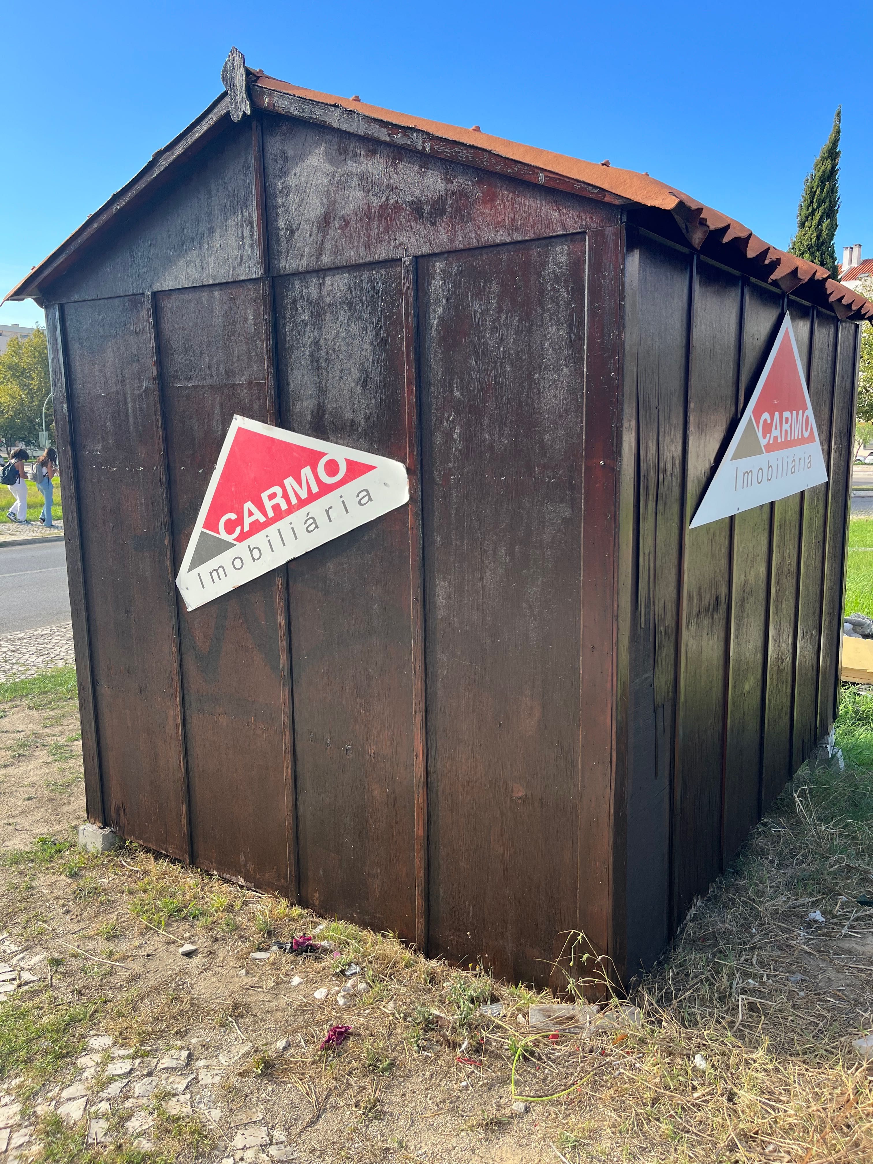 Stand/ Posto Vendas em Madeira Maritima