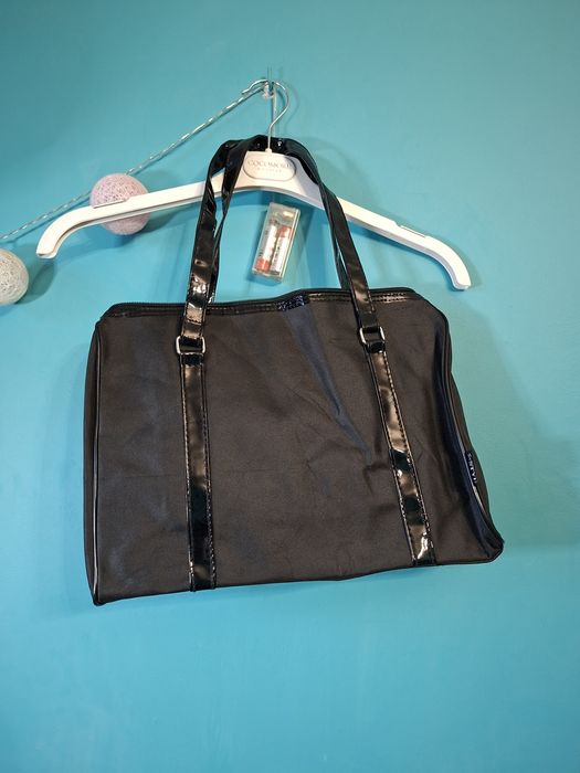 Czarna torebka Twój styl na zamek