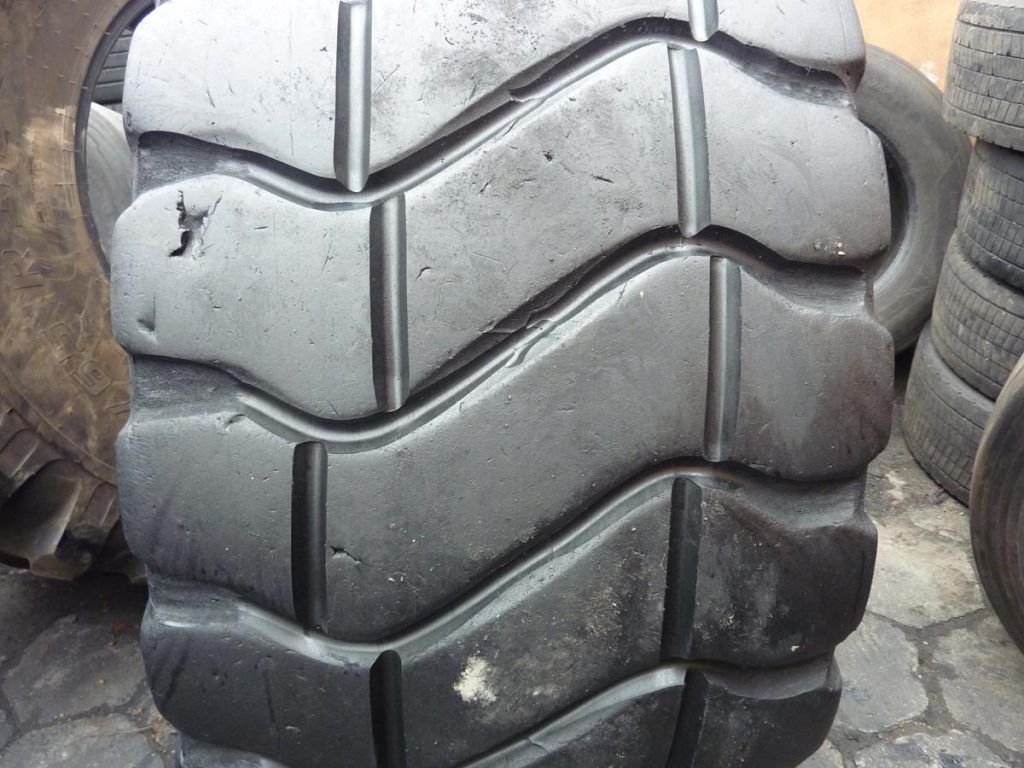 Opona używana przemysłowa 23.5R25 GOODYEAR TL3A+; 2700zł W3127