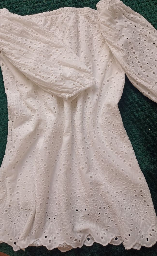 Sukienka biała haftowana