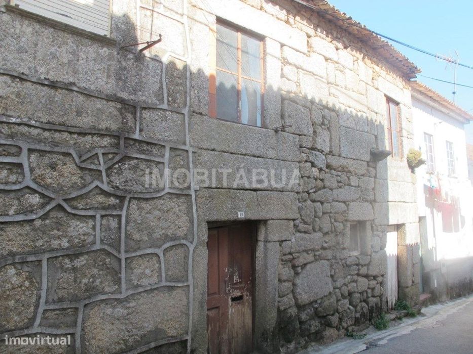 Casa de aldeia em pedra na Vila do Mato