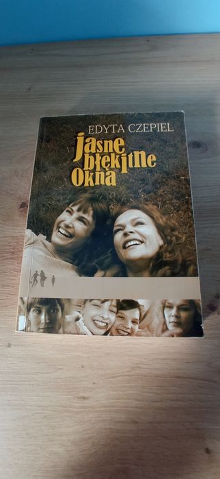 Jasne błękitne okna