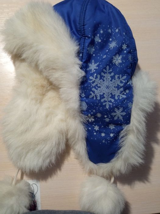 Теплая зимняя шапка