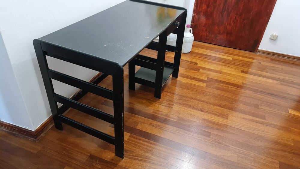 Mesa secretária para PC