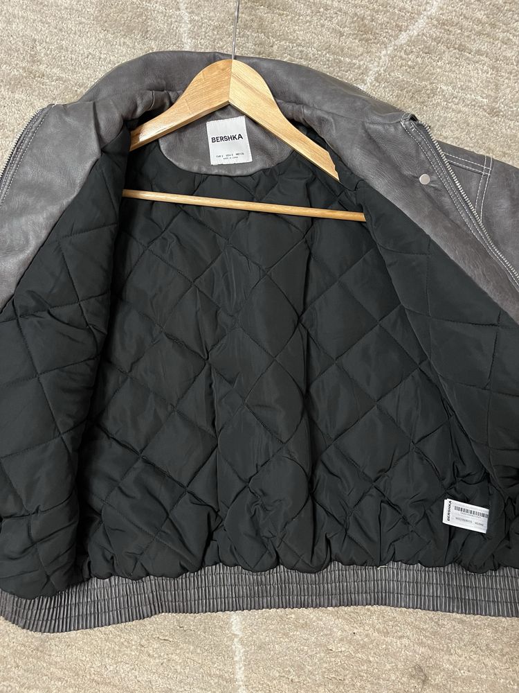 Кожанная куртка Bershka